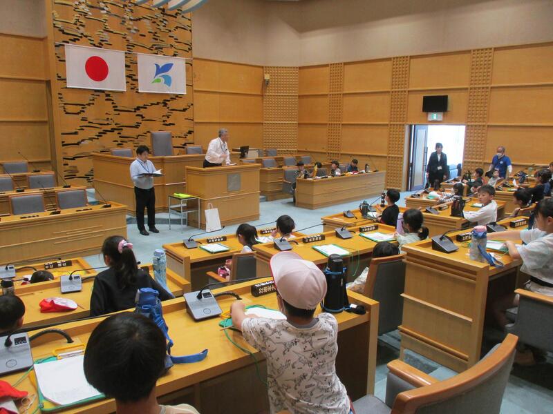 特別に議場でお話を聞かせていただきました。